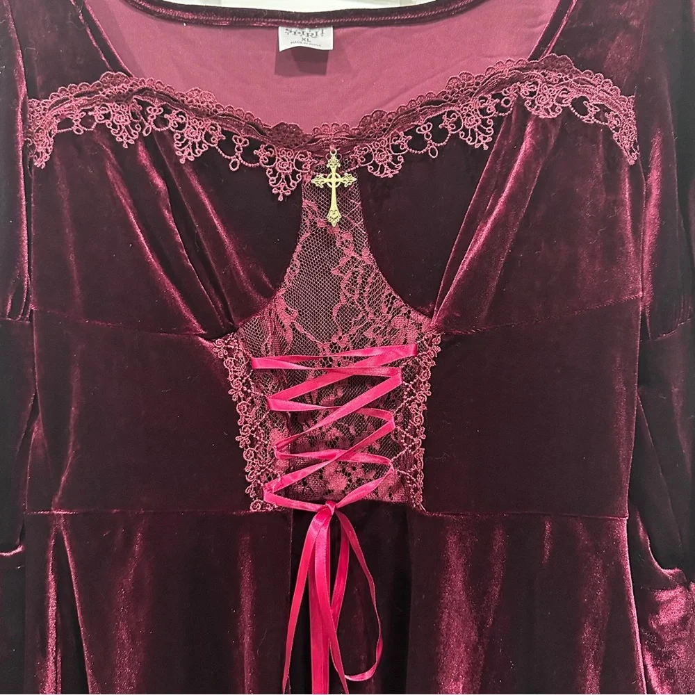 Velvet Lace-Up Dress with Lace Details - Picture 5 of 17